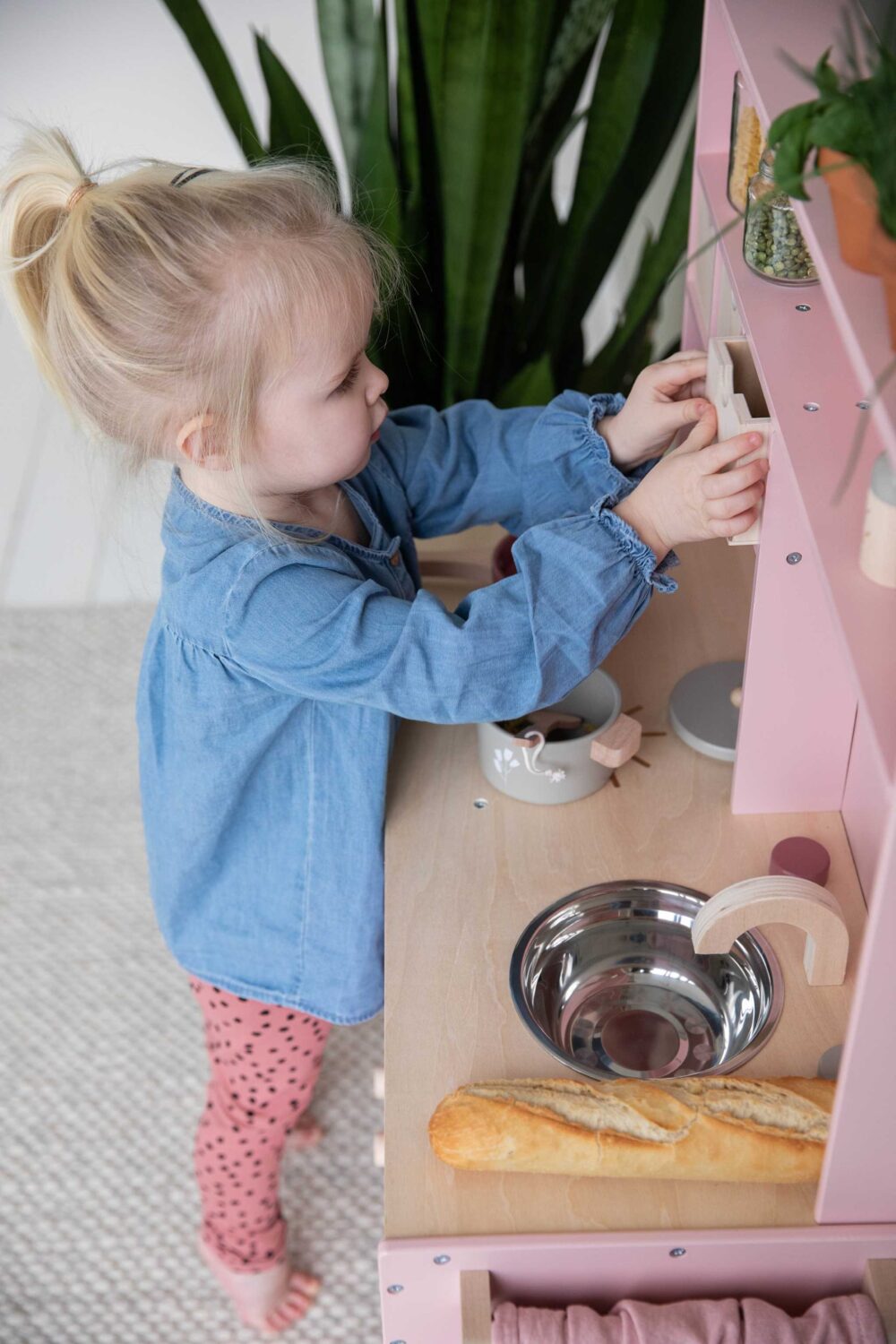 Little Dutch Wooden toy kitchen with accessories (pink)