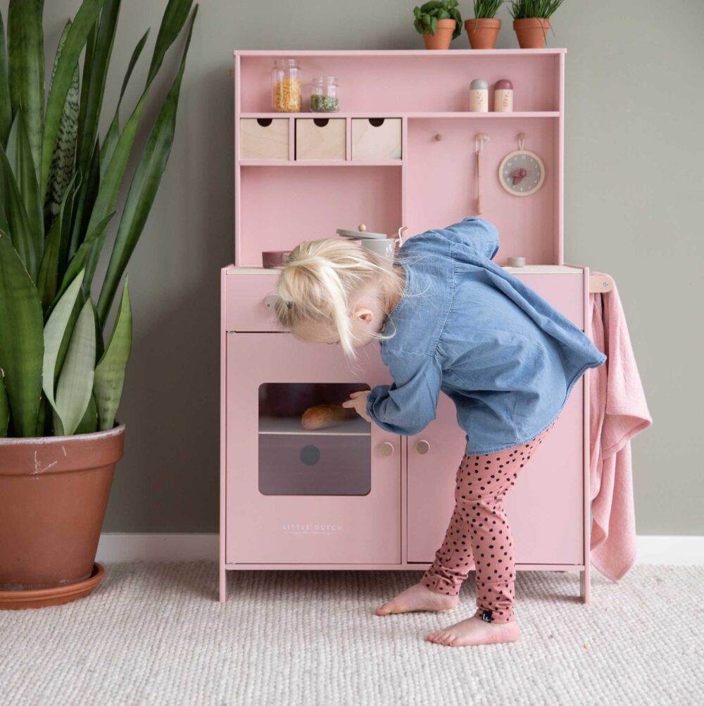 Little Dutch Ξύλινη κουζίνα παιχνιδιού με αξεσουάρ (ροζ)