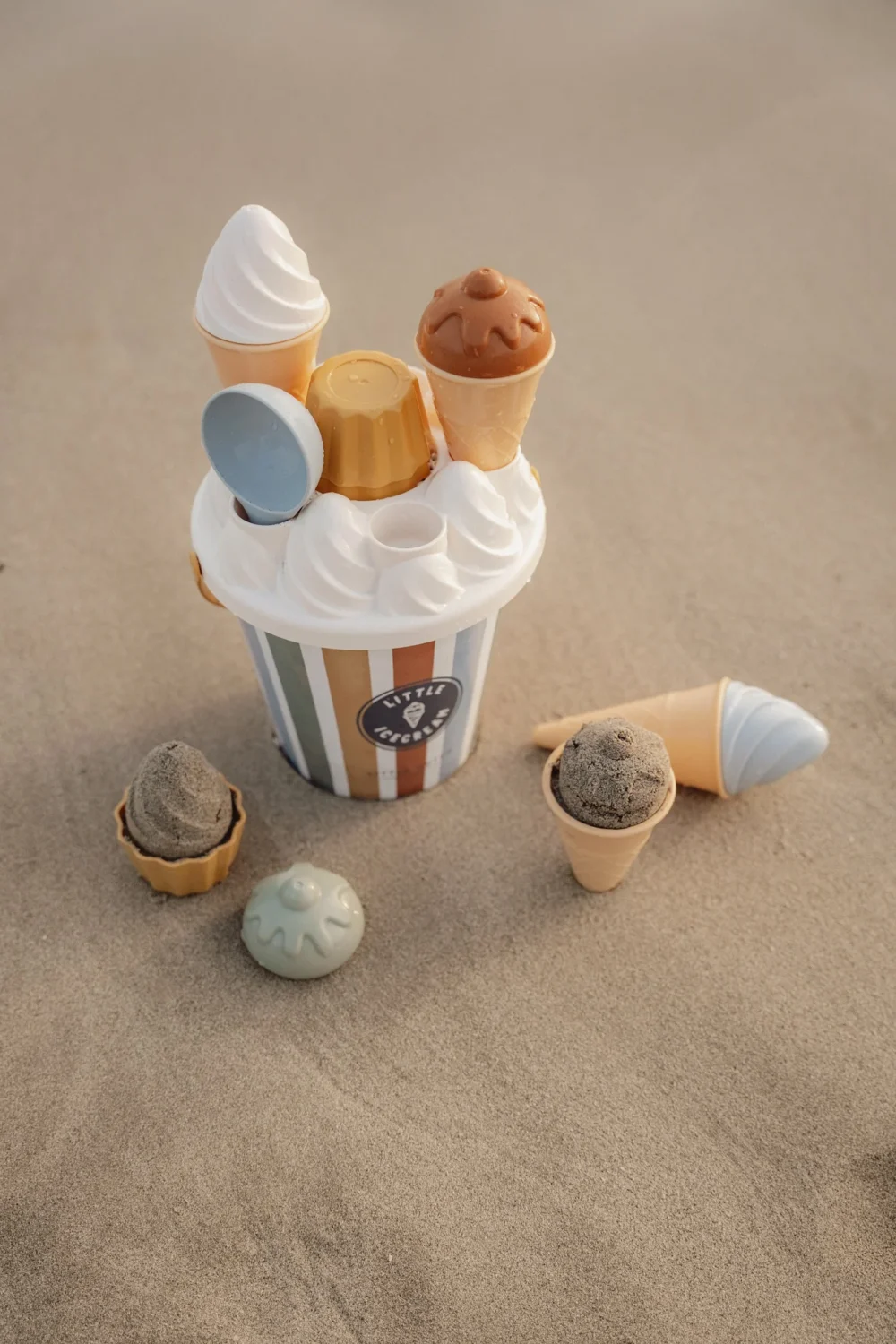 LITTLE DUTCH. Σετ κουβαδάκια παραλίας Ice Cream - μπλε