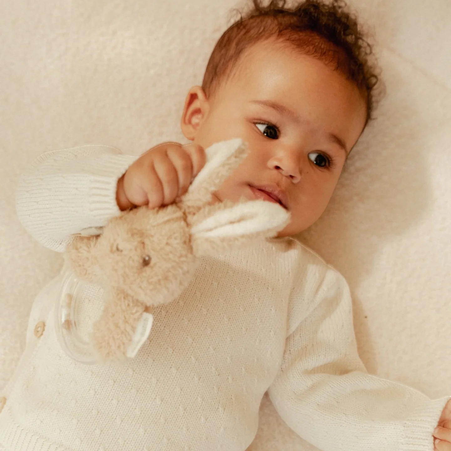 LITTLE DUTCH. Υφασμάτινη κουδουνίστρα κουνελάκι με κρίκο Newborn Naturals GRS