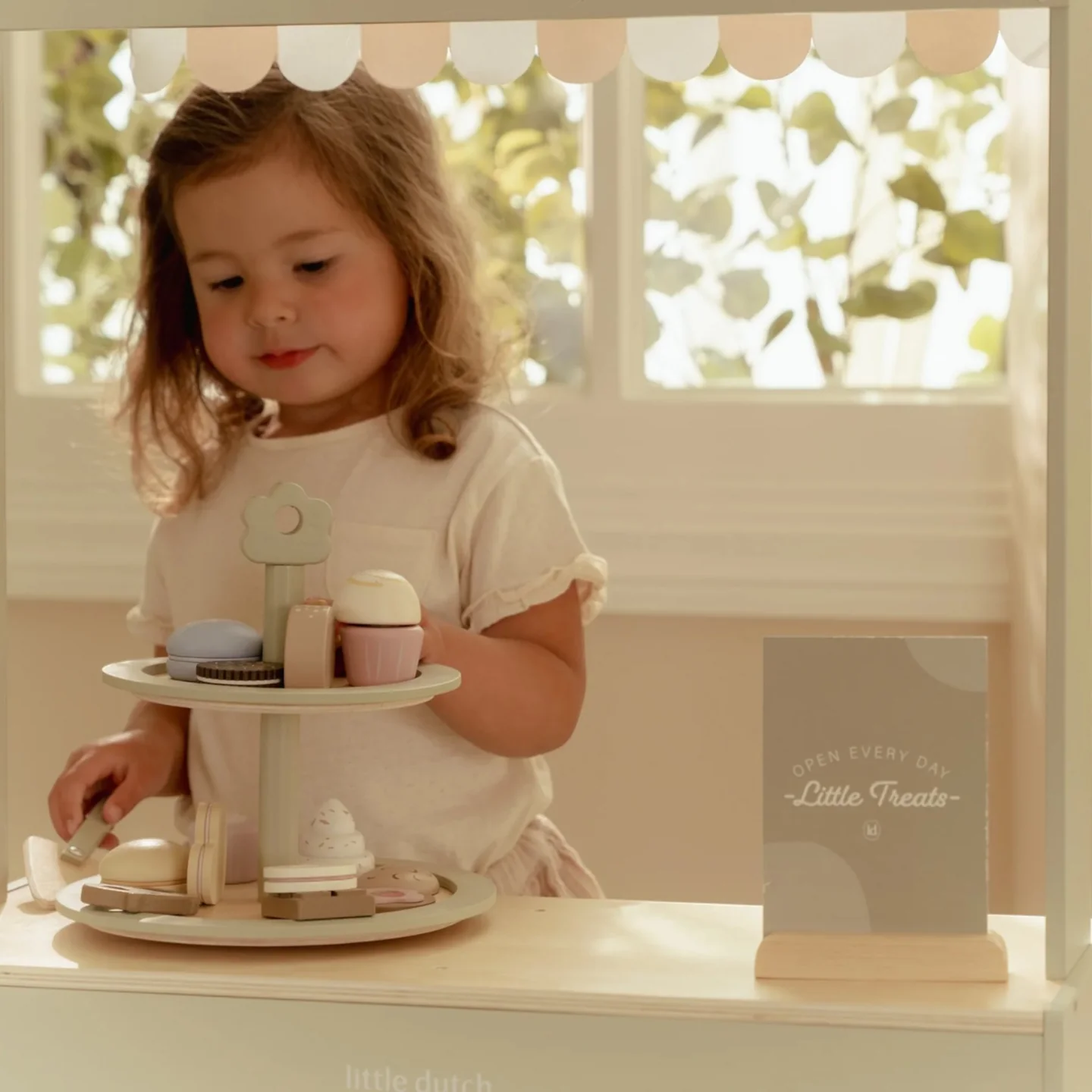 LITTLE DUTCH. Ξύλινη διώροφη πιατέλα με γλυκίσματα FSC