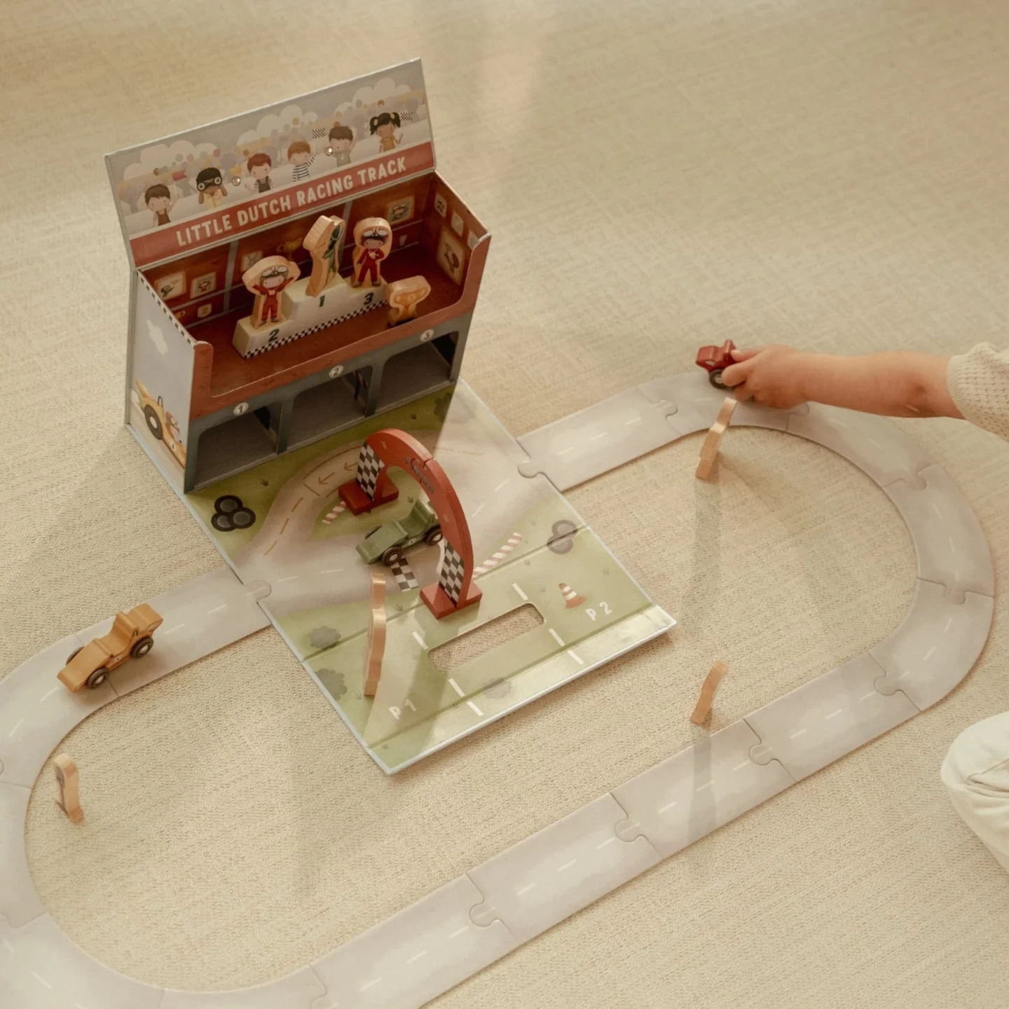LITTLE DUTCH. Βαλιτσάκι παιχνιδιού με πίστα αγώνων FSC